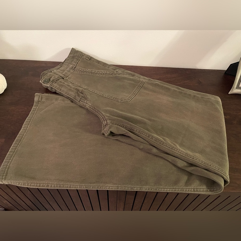 American Eagle stretch size 4 womens army green pants. Soft and relaxed